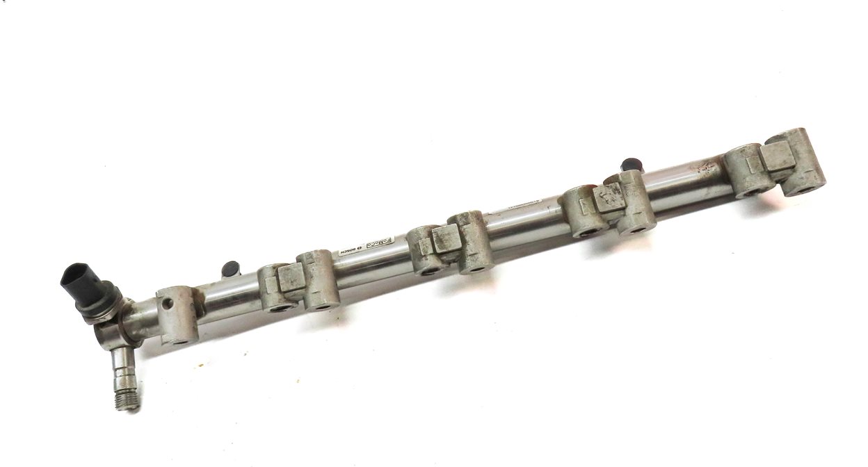 Thumbnail 3: 2013 RANGE ROVER EVOQUE (L538) 2.0L TURBO FUEL INJECTOR RAIL w/ PRESSURE SENSOR