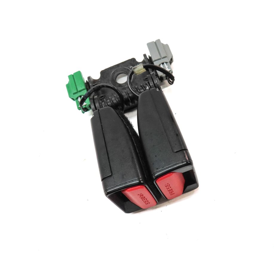 Thumbnail 3: 2013 RANGE ROVER EVOQUE (L538) REAR CENTER RIGHT DUAL SEATBELT BUCKLE w/ BRACKET