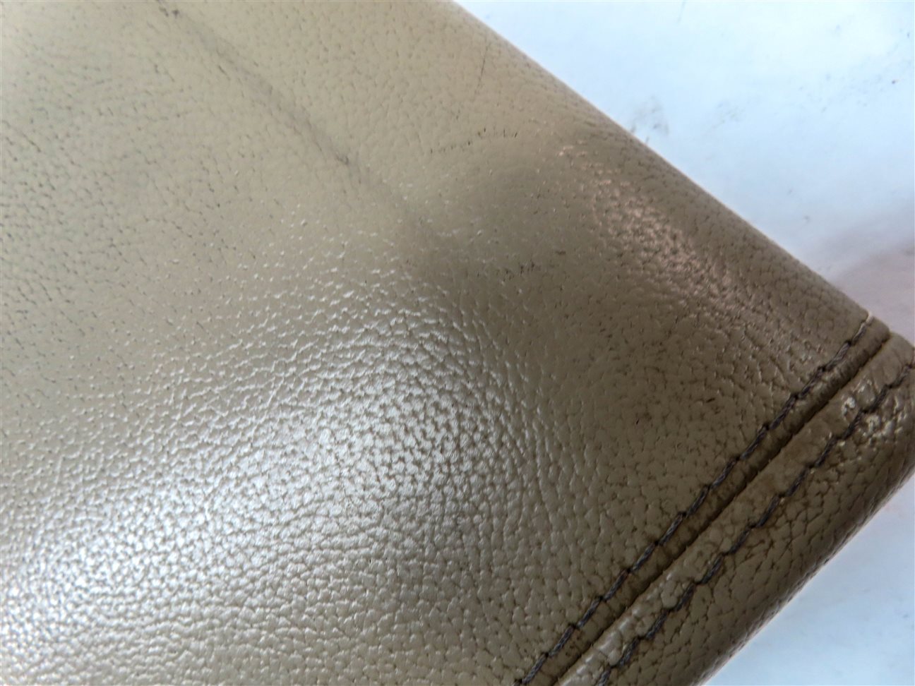 Thumbnail 8: 2012-2015 RANGE ROVER EVOQUE (L538) FRONT CENTER CONSOLE ARMREST LID (Almond)
