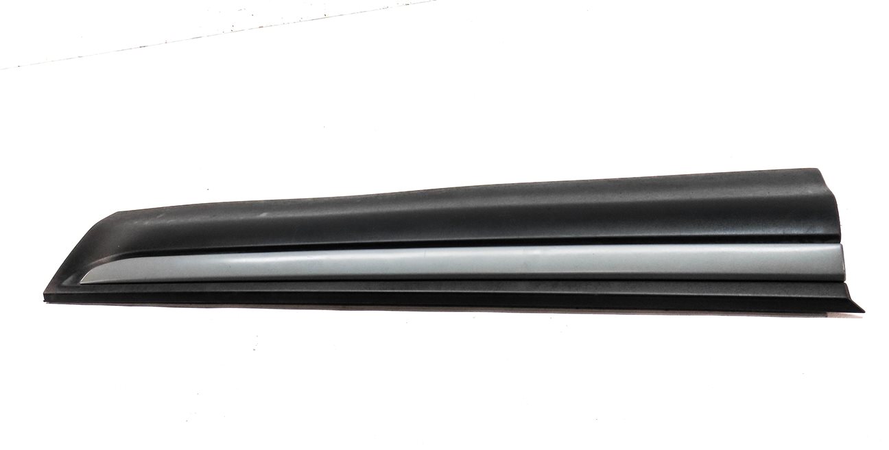 Thumbnail 2: 13 ROVER EVOQUE (L538) FRONT RIGHT PASSENGER LOWER DOOR TRIM MOULDING (Grey)