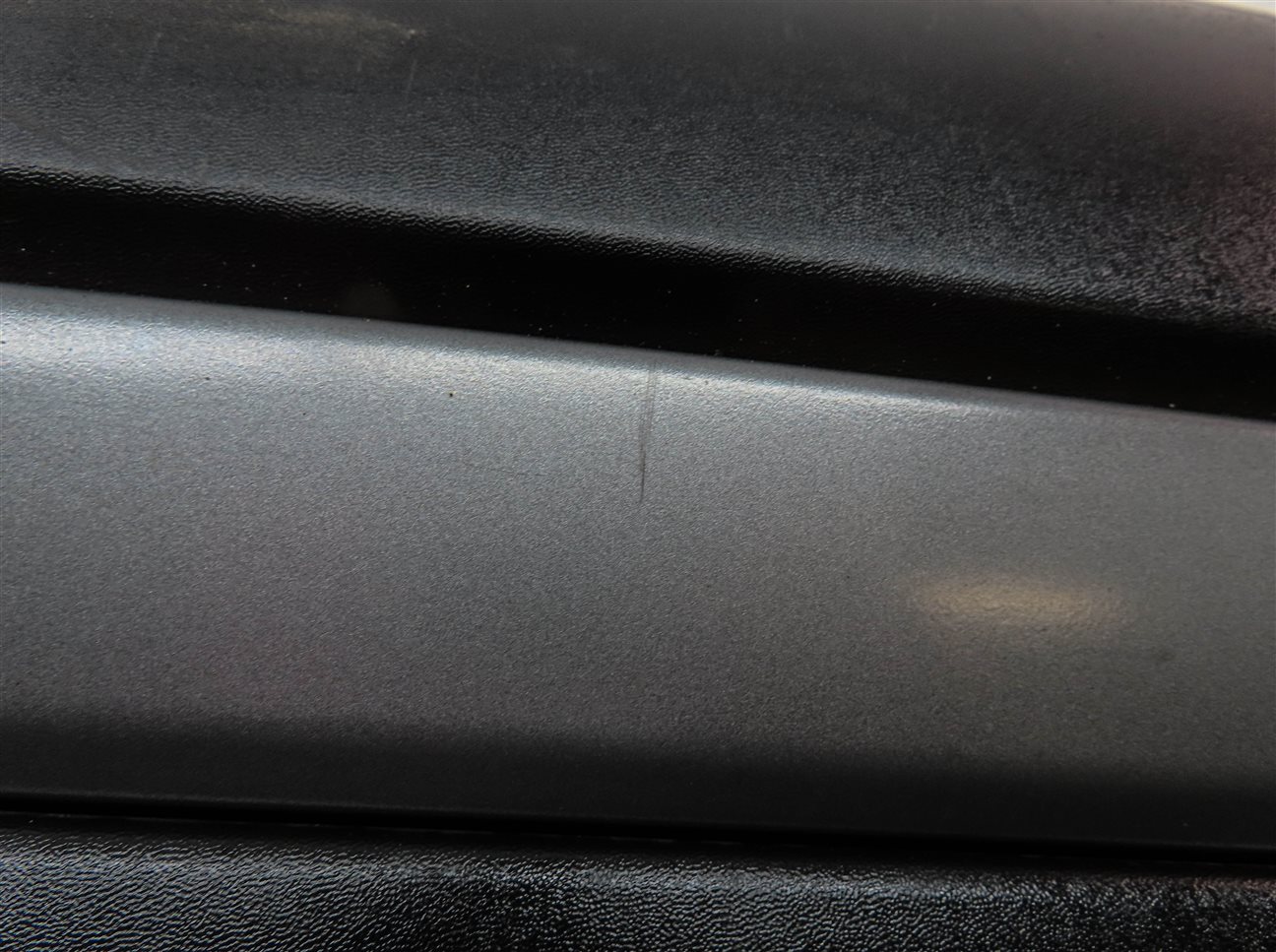 Thumbnail 8: 13 ROVER EVOQUE (L538) FRONT RIGHT PASSENGER LOWER DOOR TRIM MOULDING (Grey)