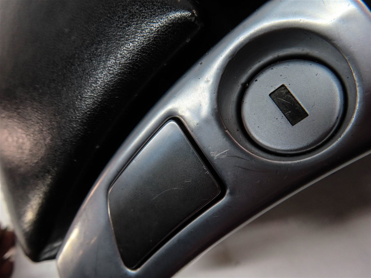 Thumbnail 12: 09-15 BMW 740i 750i 760i B7 (F01) CENTER CONSOLE ARM REST COMPARTMENT (Black)