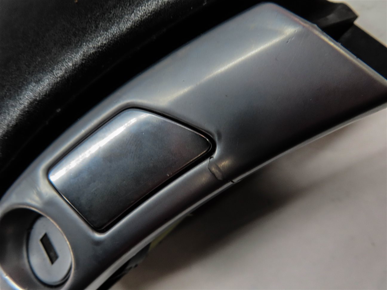 Thumbnail 13: 09-15 BMW 740i 750i 760i B7 (F01) CENTER CONSOLE ARM REST COMPARTMENT (Black)