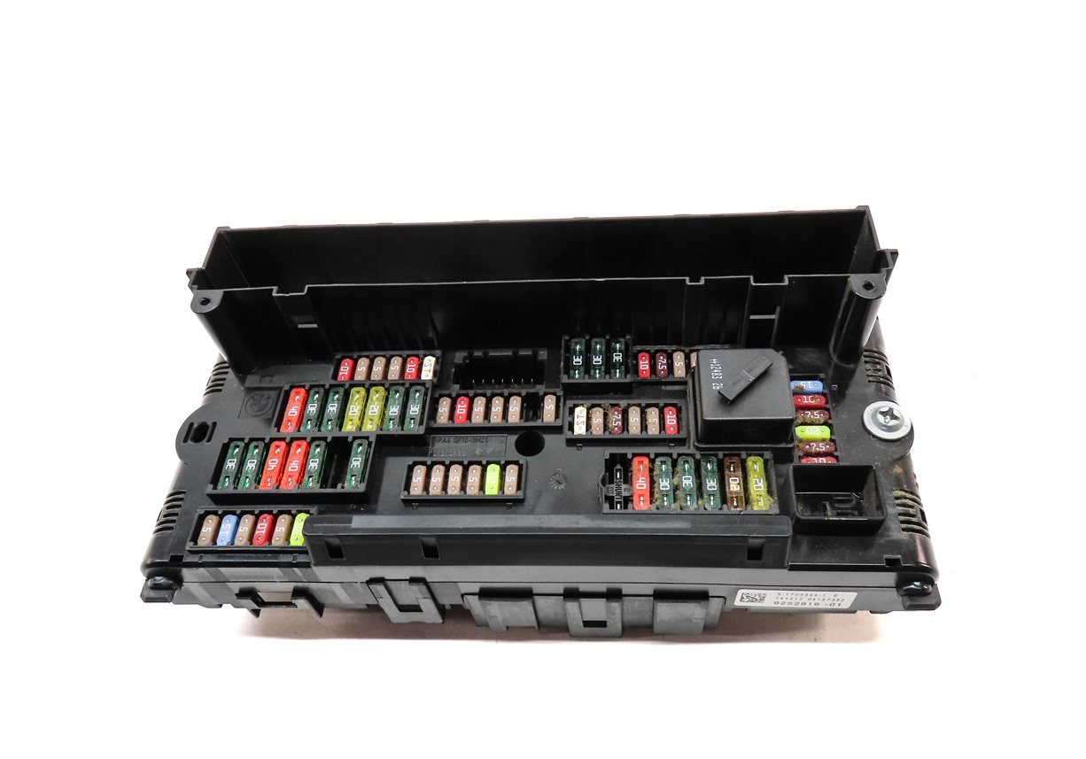 Thumbnail 2: 2013 BMW 750LI (F01) FRONT POWER DISTRIBUTION RELAY FUSE BOX