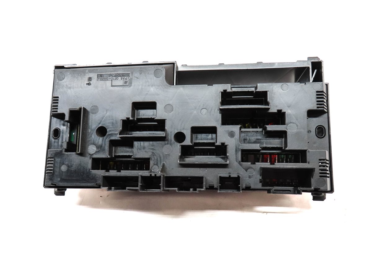 Thumbnail 4: 2013 BMW 750LI (F01) FRONT POWER DISTRIBUTION RELAY FUSE BOX