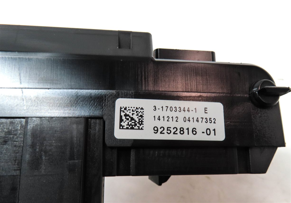 Thumbnail 5: 2013 BMW 750LI (F01) FRONT POWER DISTRIBUTION RELAY FUSE BOX