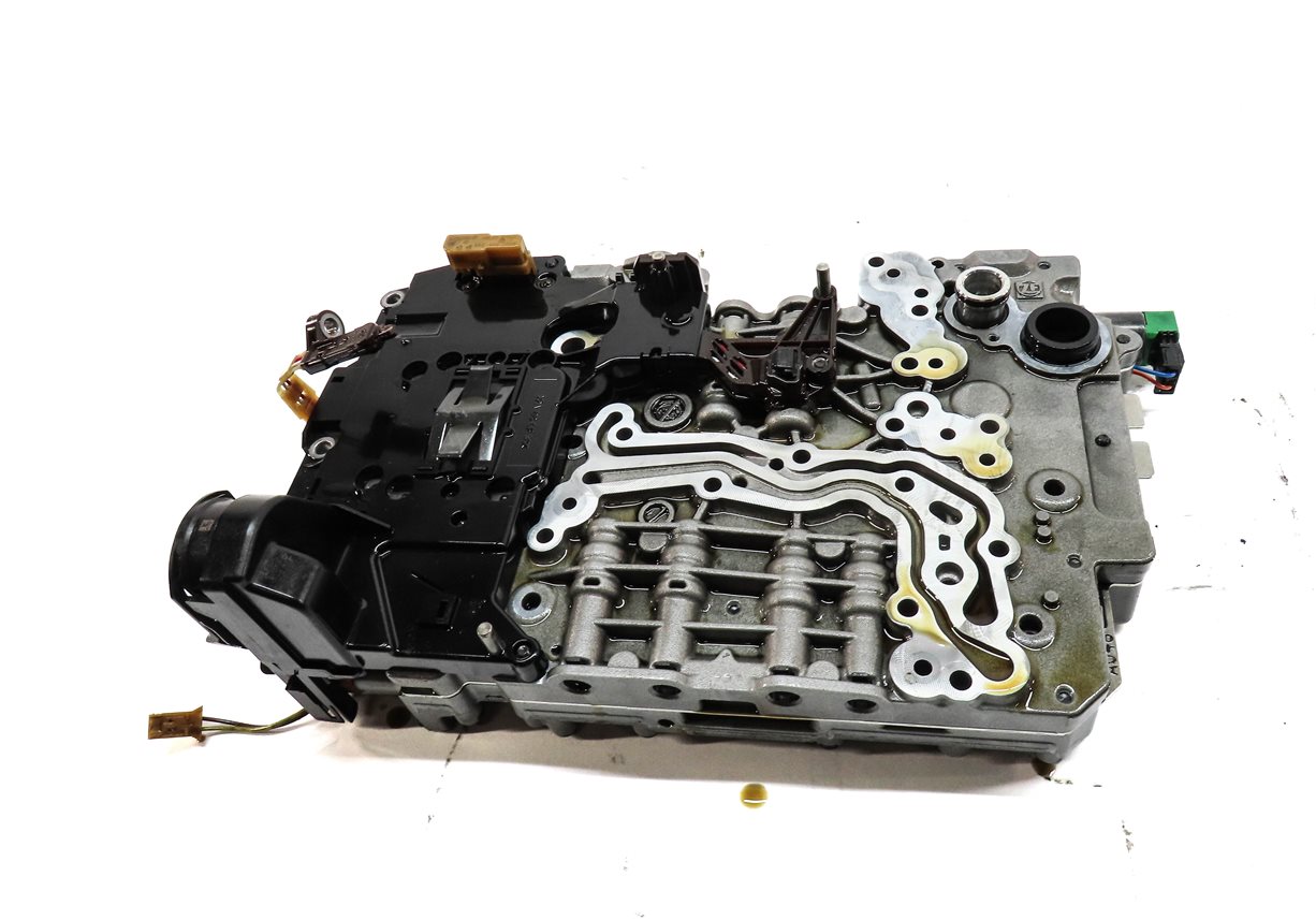 Thumbnail 2: 13-19 BMW 550i 550iGT 650i 750i (F01 F02 F10) RWD 8HP70 TRANSMISSION VALVE BODY