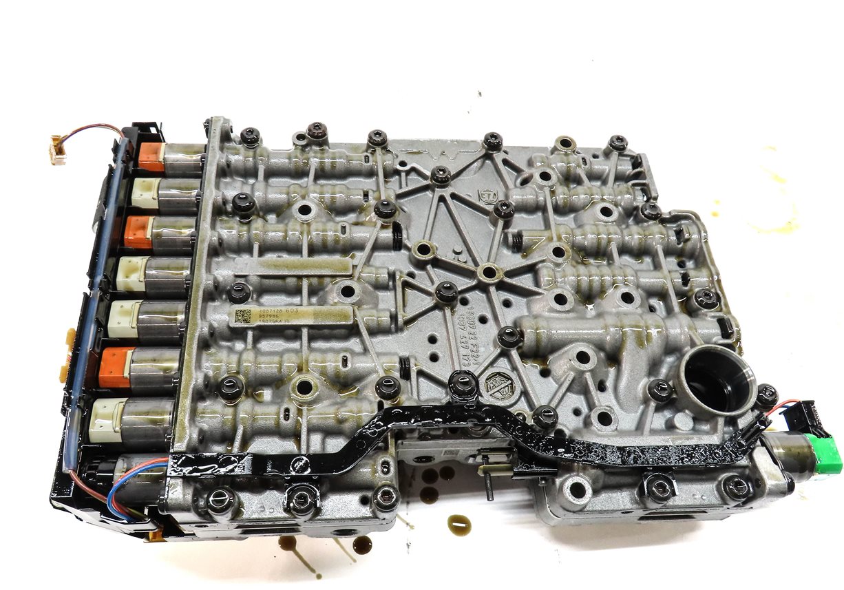 Thumbnail 6: 13-19 BMW 550i 550iGT 650i 750i (F01 F02 F10) RWD 8HP70 TRANSMISSION VALVE BODY