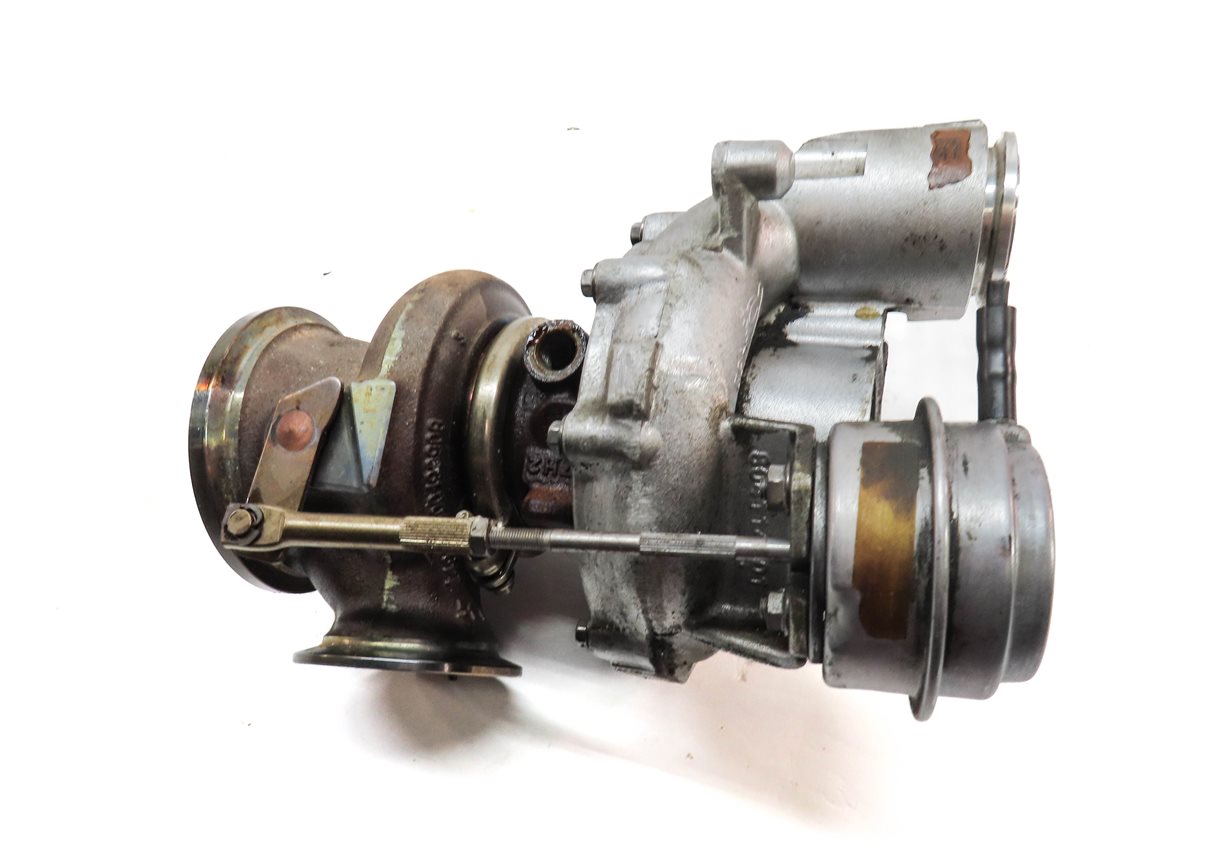 Thumbnail 6: 2013-2019 BMW 550i 550iGT 650i 750i X5 X6 4.4L N63 ENGINE LEFT TURBOCHARGER