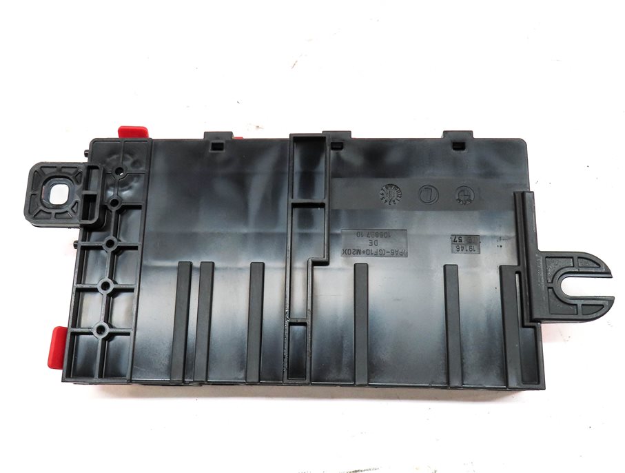 Thumbnail 5: 2014 BMW 320I X-DRIVE (F30) POSITIVE BATTERY POWER DISTRIBUTION FUSE PLATE