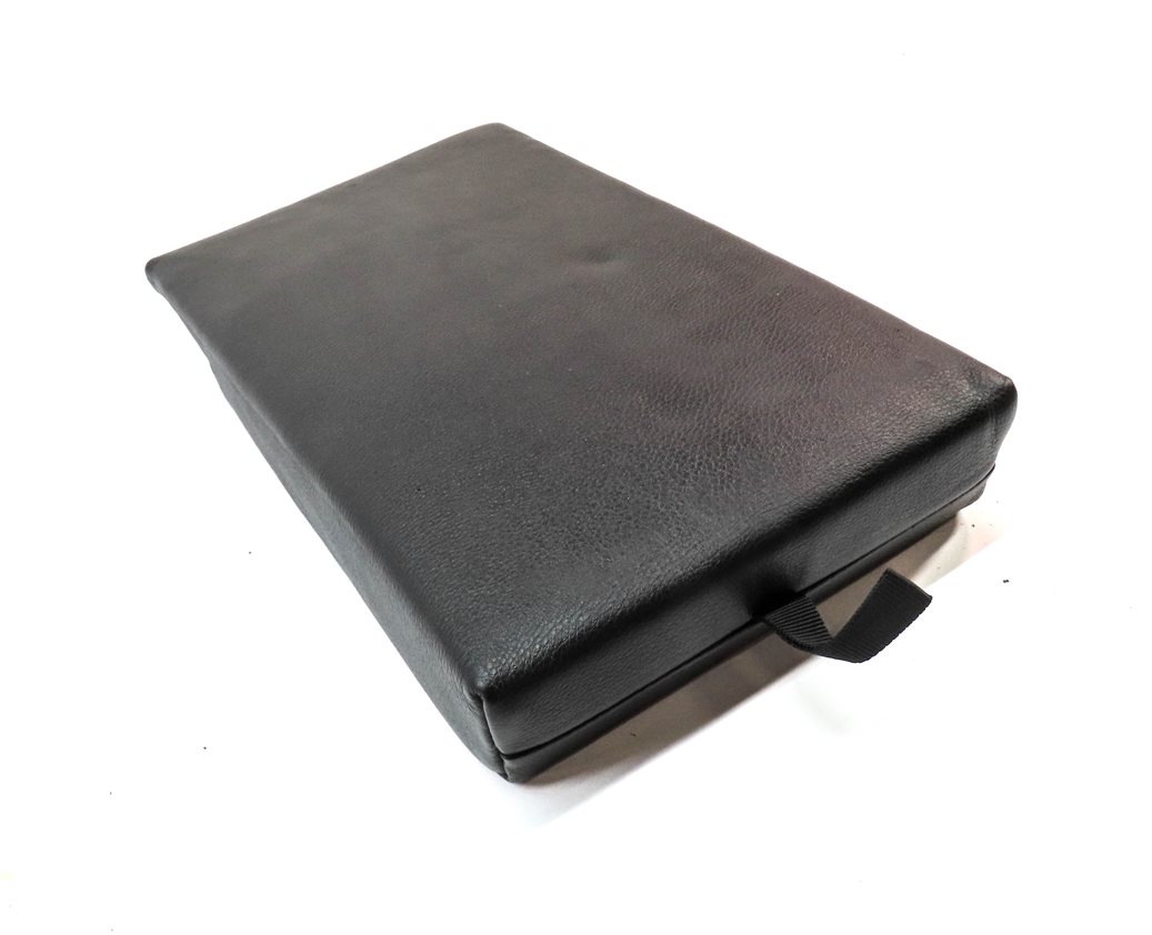 Thumbnail 3: 2014 BMW 320I (F30) REAR SEAT CENTER CONSOLE ARMREST CUPHOLDER (Black)