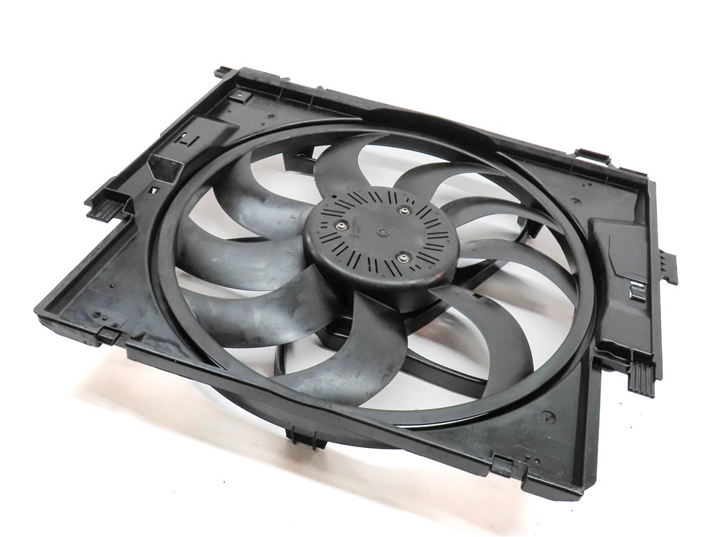 12-18 BMW 228i 320i (F22 F30) 2.0L TURBO ENGINE RADIATOR COOLING FAN w/ SHROUD