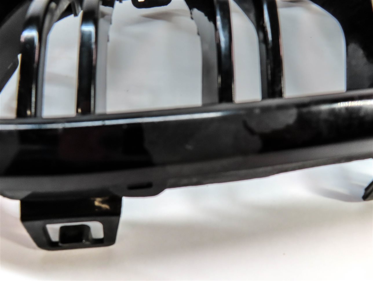 Thumbnail 7: 12-18 BMW 3-SERIES (F30) FRONT LEFT & RIGHT HOOD VENT GRILLE SET-2 (BLACK)