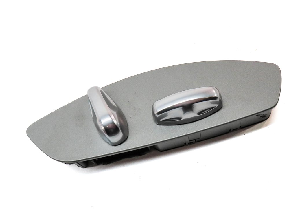 Thumbnail 3: 2010 PORSCHE PANAMERA (970) FRONT RIGHT PASSENGER SEAT ADJUST SWITCH BUTTON