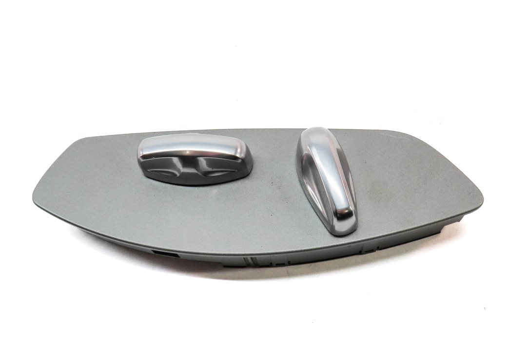 Thumbnail 4: 2010 PORSCHE PANAMERA (970) FRONT RIGHT PASSENGER SEAT ADJUST SWITCH BUTTON