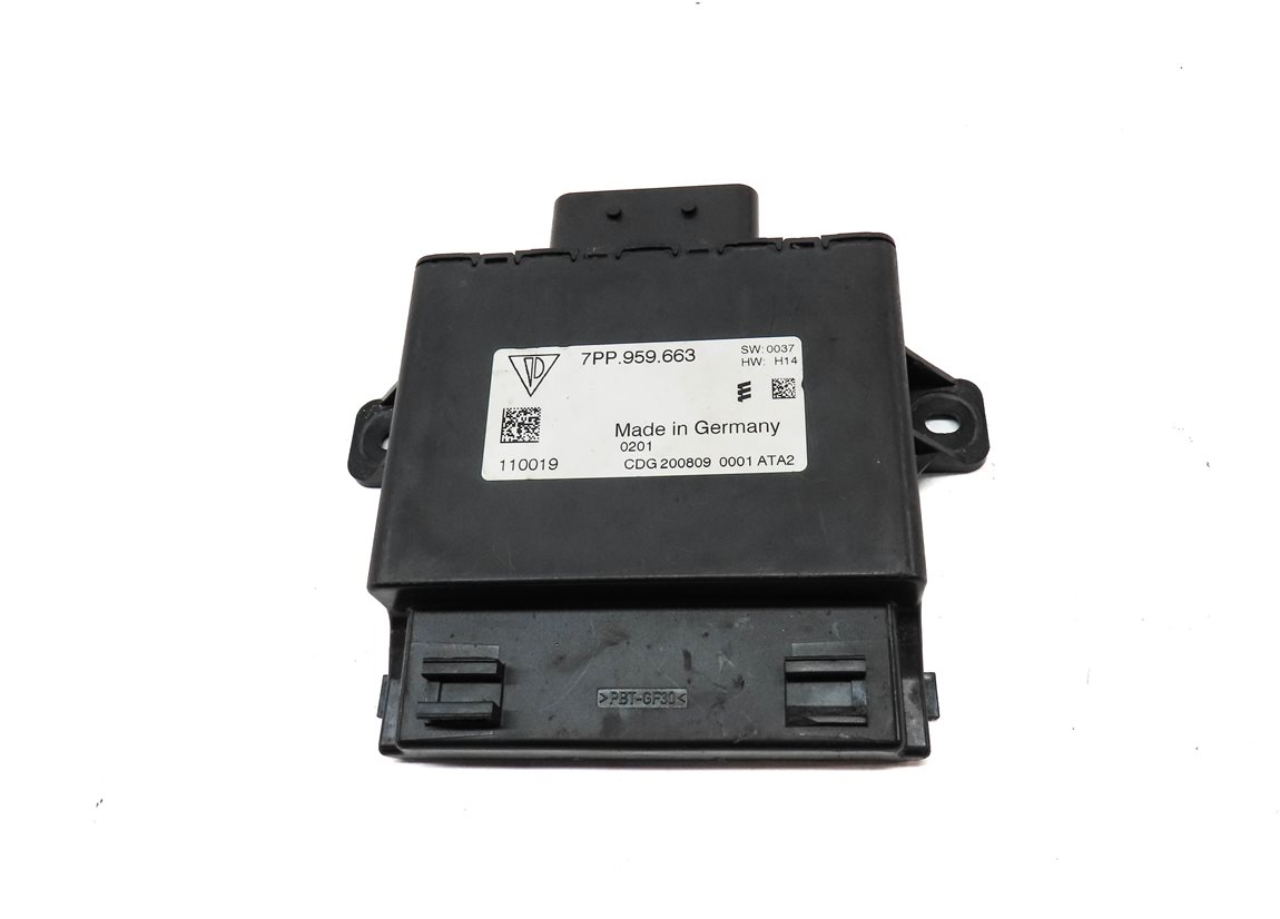 Thumbnail 2: 2010 PORSCHE PANAMERA (970) 12v DC to 120V AC VOLTAGE CONVERTER CONTROL MODULE