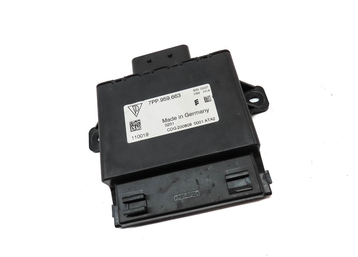 Thumbnail 3: 2010 PORSCHE PANAMERA (970) 12v DC to 120V AC VOLTAGE CONVERTER CONTROL MODULE