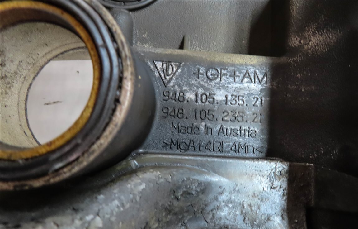 Thumbnail 7: 2010-2018 PORSCHE CAYENNE PANAMERA (958 970 G1) 4.8L V8 ENGINE RIGHT VALVE COVER