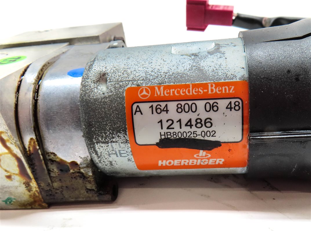 Thumbnail 7: 2006-2009 MERCEDES ML-CLASS (W164) REAR TRUNK LIFT MOTOR w/ RAM & LINES (4-PIN)