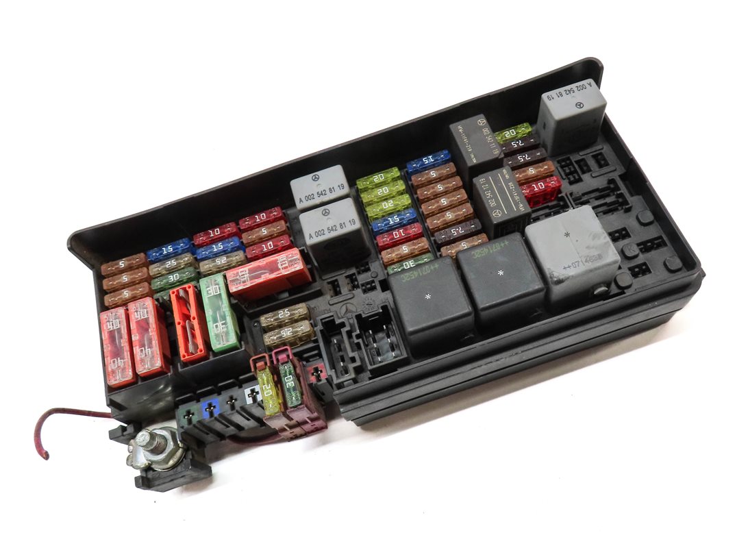 Thumbnail 3: 2008 MERCEDES ML550 SUV (W164) REAR POWER DISTRIBUTION FUSE RELAY CONTROL BOX