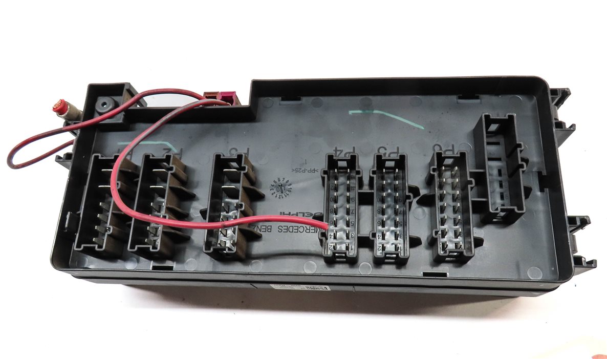 Thumbnail 4: 2008 MERCEDES ML550 SUV (W164) REAR POWER DISTRIBUTION FUSE RELAY CONTROL BOX