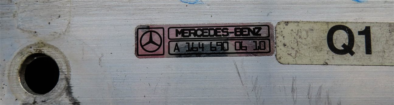 Thumbnail 7: 2006-2010 MERCEDES ML CLASS W164 RIGHT PASSENGER RUNNING BOARD STEP TRIM