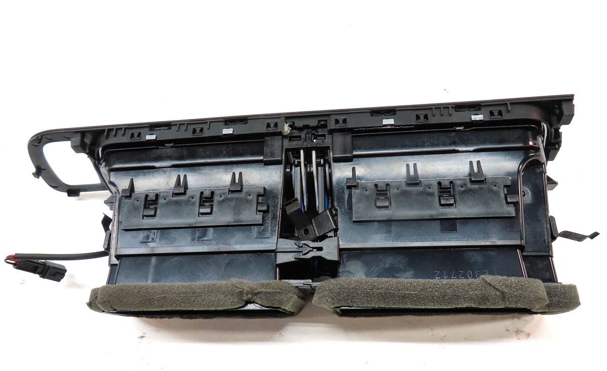 Thumbnail 5: 2012 AUDI Q5 (B8 8R) FRONT CENTER DASH HEAT AIR A/C DUAL VENT (Gray)