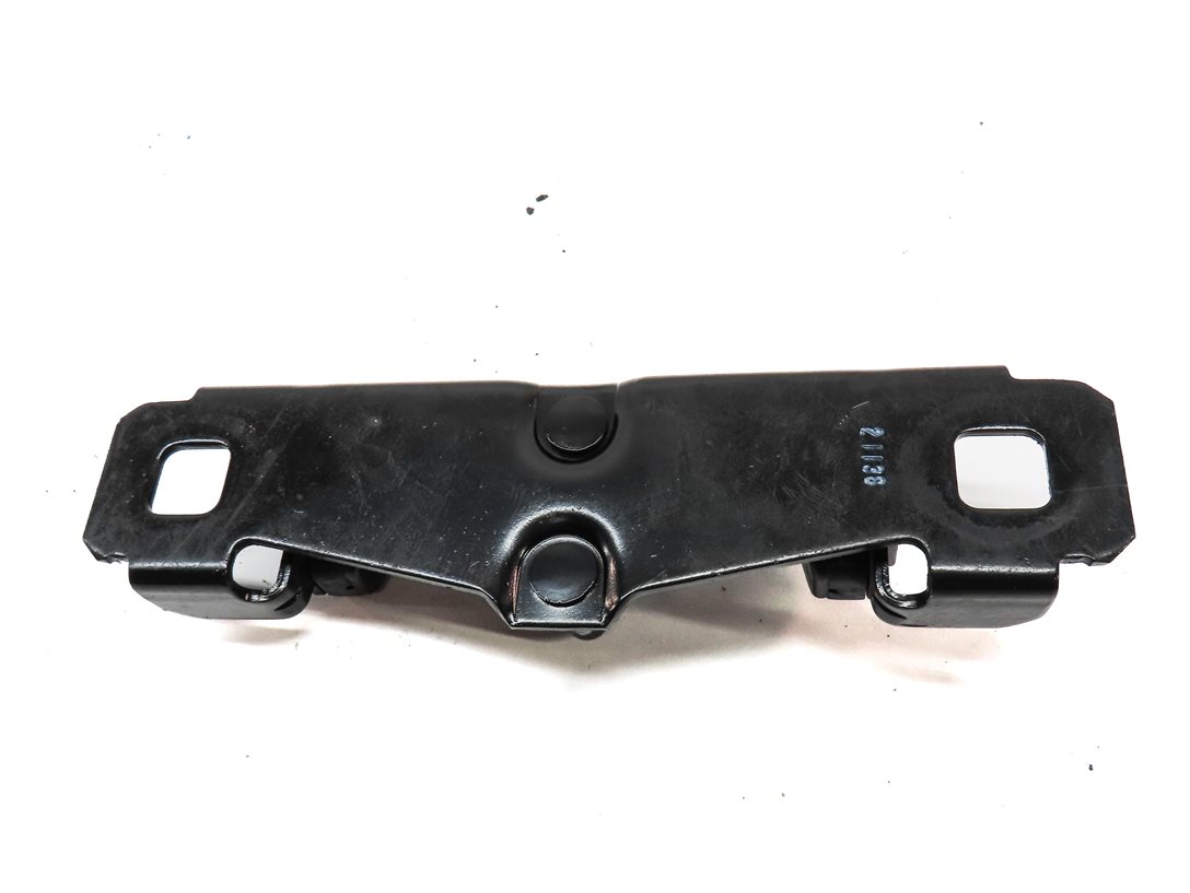 Thumbnail 5: 2006 RANGE ROVER SPORT (L320) REAR TRUNK LOCK LATCH STRIKER PLATE