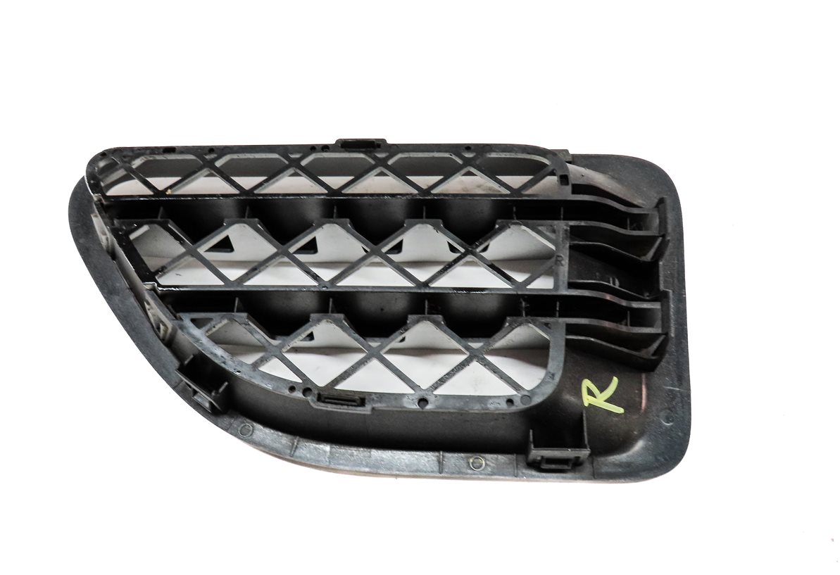 Thumbnail 5: 2006 RANGE ROVER SPORT (L320) FRONT RIGHT PASSENGER FENDER AIR VENT GRILLE TRIM