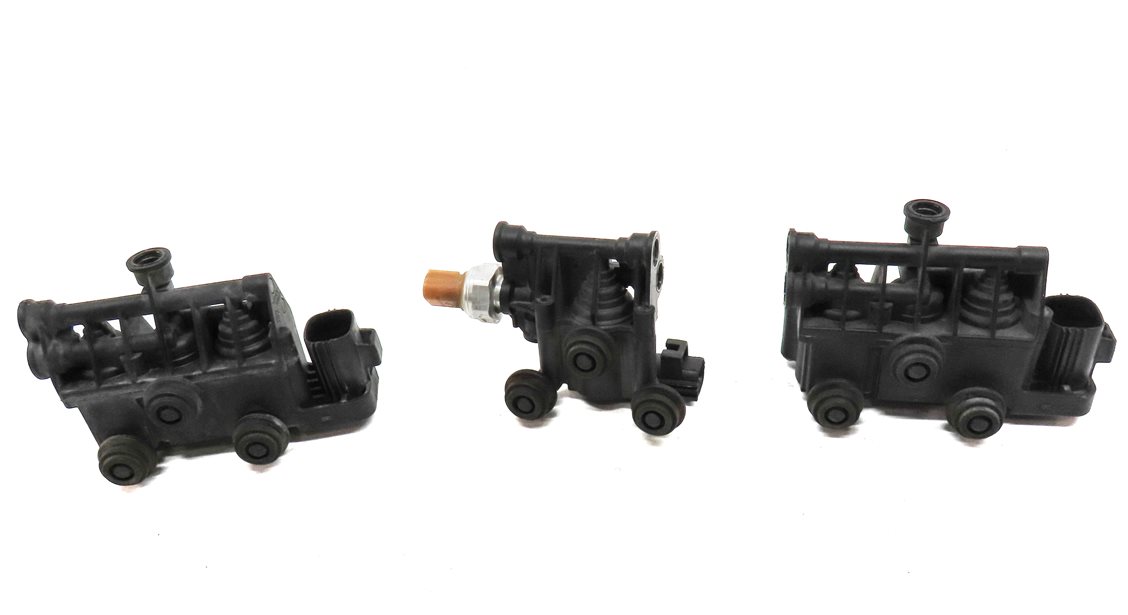 Thumbnail 2: 2006 RANGE ROVER SPORT (L320) AIR SUSPENSION TRANSFER RELIEF VALVE BLOCK SET-3