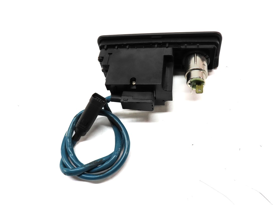 Thumbnail 4: 2006 RANGE ROVER SPORT (L320) REAR ENTERTAINMENT AUDIO VIDEO IN INPUT JACK PANEL