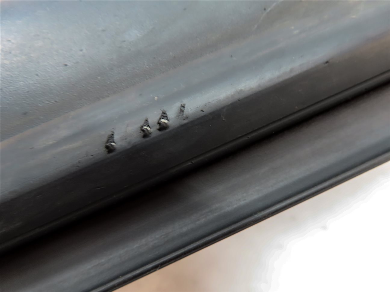 Thumbnail 7: 2006 RANGE ROVER SPORT (L320) REAR LEFT DOOR LOWER MOULDING RUNNER TRIM