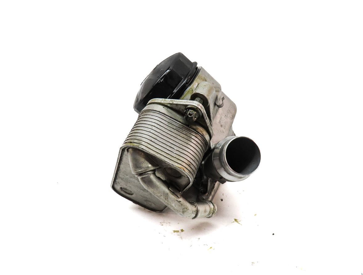 Thumbnail 4: 2014 BMW X1 (E84) 2.0L (N20) ENGINE OIL FILTER HOUSING w/ CAP AND OIL COOLER