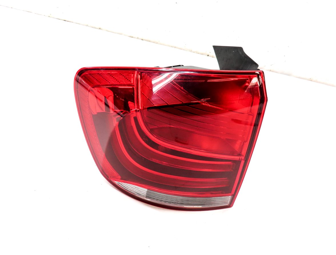 2012-2015 BMW X1 (E84) LEFT DRIVER REAR OUTER TAILLIGHT BRAKE LIGHT LAMP