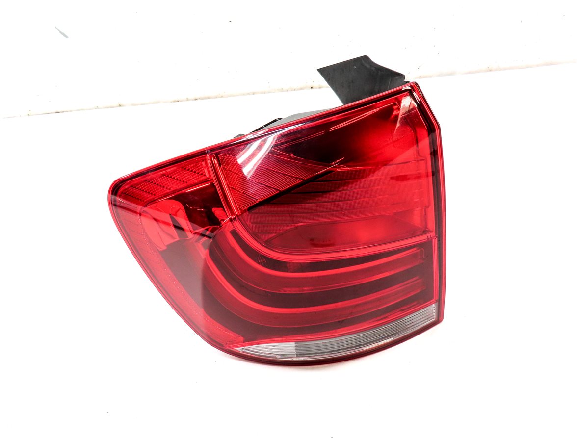 Thumbnail 4: 2012-2015 BMW X1 (E84) LEFT DRIVER REAR OUTER TAILLIGHT BRAKE LIGHT LAMP