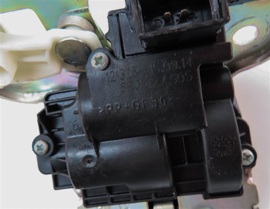 Thumbnail 6: 2015 AUDI Q3 SUV (8U) REAR TRUNK TAILGATE HATCH LID CATCH LOCK LATCH ACTUATOR
