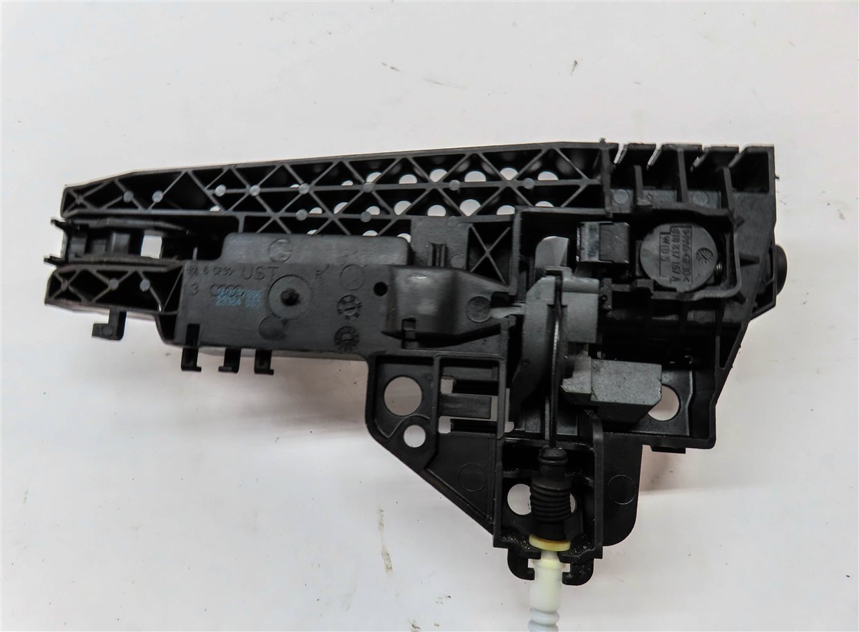 Thumbnail 5: 2015-2018 AUDI Q3 (8U) REAR RIGHT EXTERIOR DOOR HANDLE (Gray)