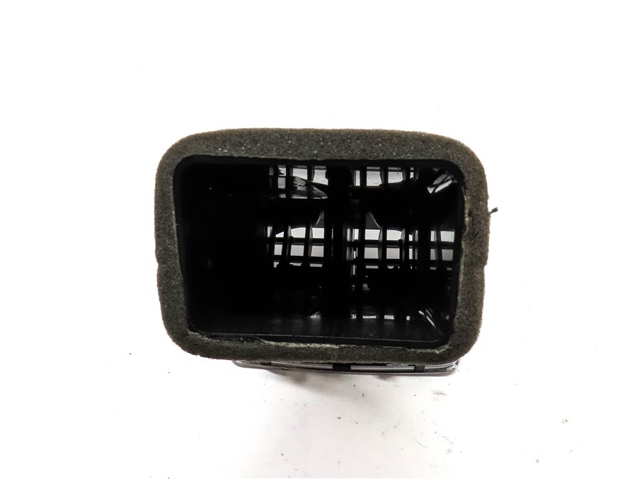Thumbnail 4: 2015 AUDI Q3 SUV (8U) REAR CENTER CONSOLE HEAT AIR AC HVAC DUAL VENT (Gray)
