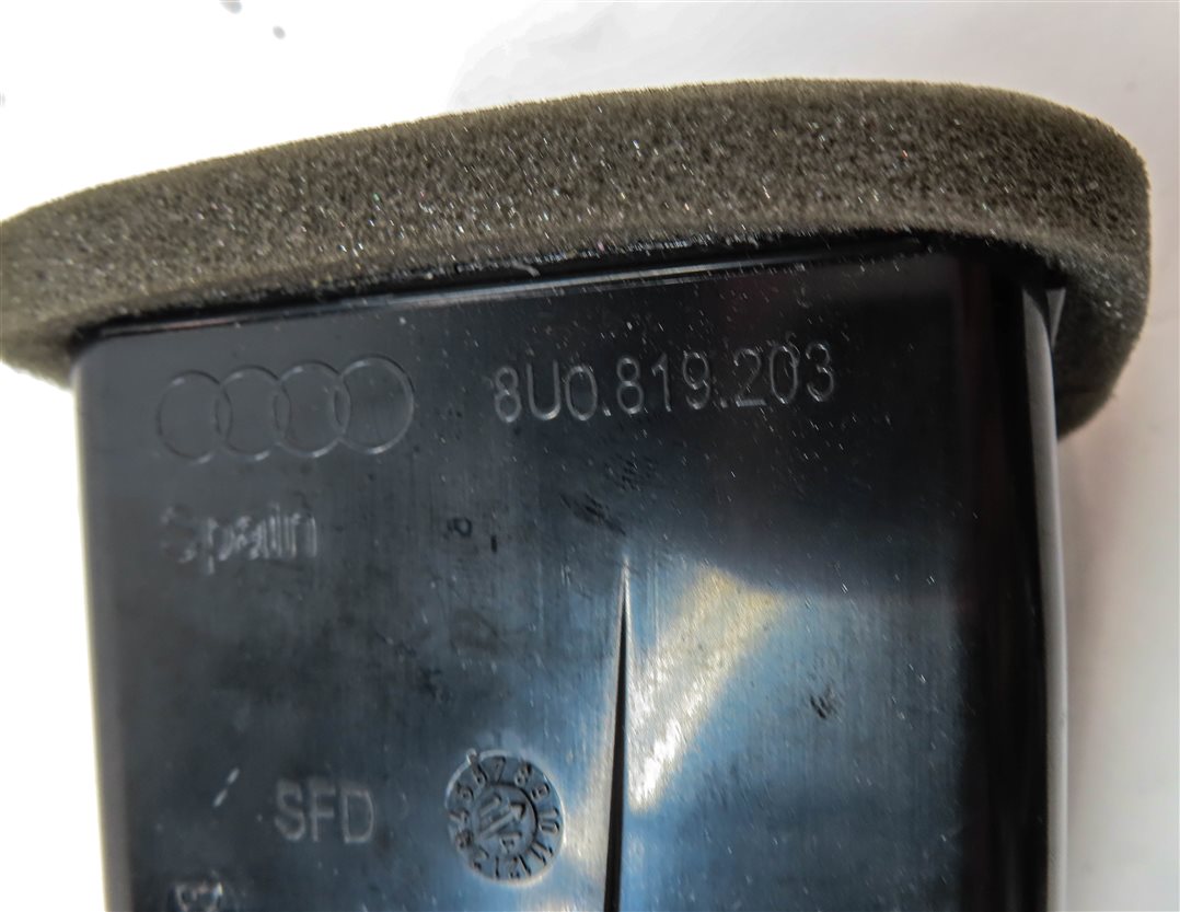 Thumbnail 6: 2015 AUDI Q3 SUV (8U) REAR CENTER CONSOLE HEAT AIR AC HVAC DUAL VENT (Gray)