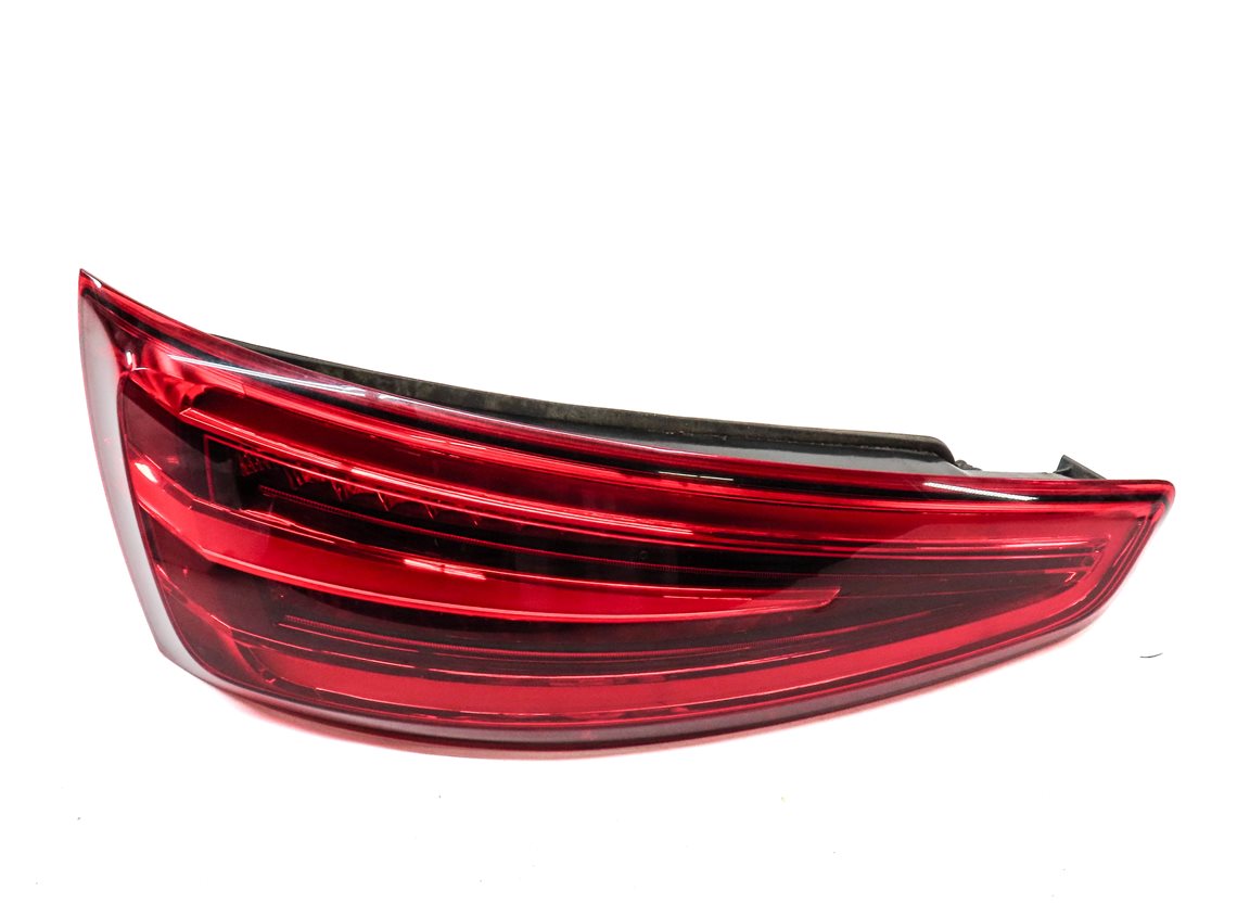 Thumbnail 2: 2015 AUDI Q3 (8U) REAR LEFT DRIVER TRUNK HATCH LED TAILLIGHT BRAKE LIGHT LAMP