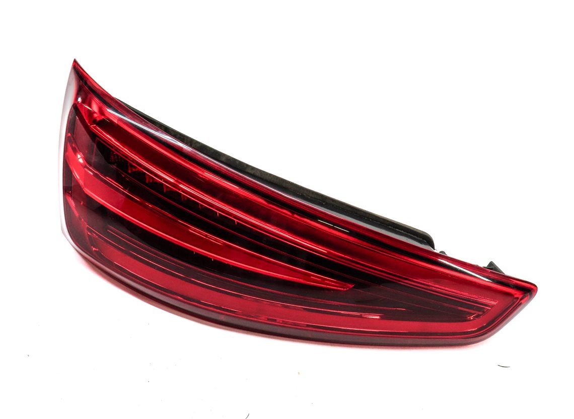Thumbnail 3: 2015 AUDI Q3 (8U) REAR LEFT DRIVER TRUNK HATCH LED TAILLIGHT BRAKE LIGHT LAMP