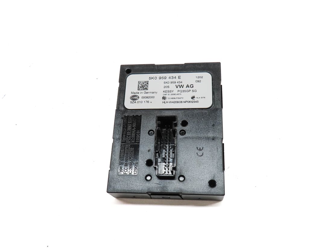 Thumbnail 7: 2015 AUDI Q3 (8U) 2.0L CCTA ENGINE ECM BCM IMMOBILIZER BODY MODULE KEY SET