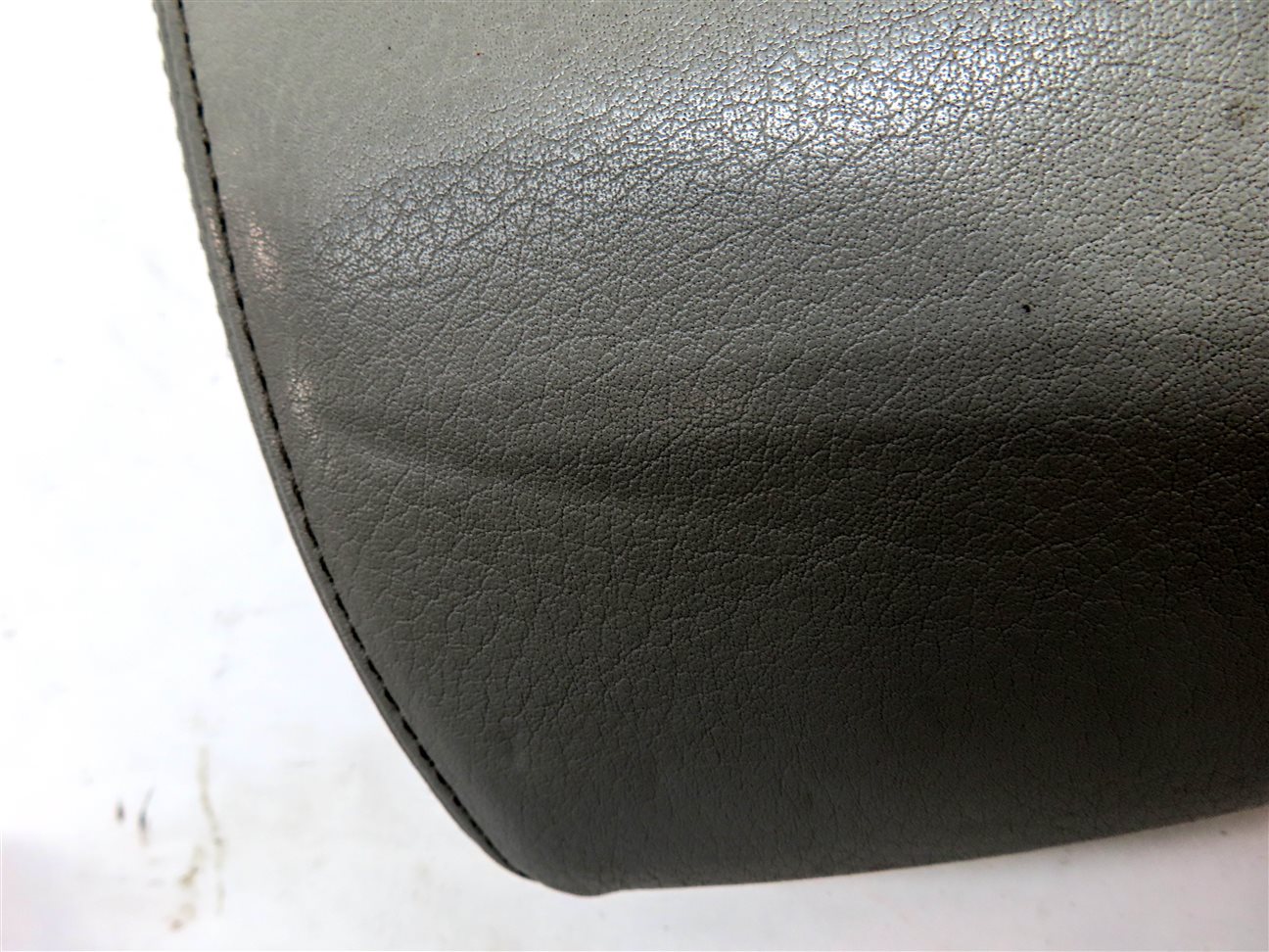 Thumbnail 9: 2015 AUDI Q3 SUV (8U) FRONT CENTER CONSOLE LID ARMREST ARM REST (Gray)