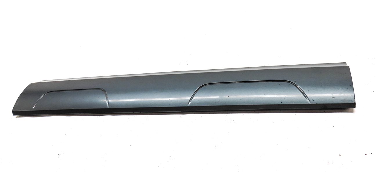 Thumbnail 2: 2015 AUDI Q3 SUV (8U) FRONT RIGHT PASSENGER LOWER DOOR TRIM MOULDING (Gray)