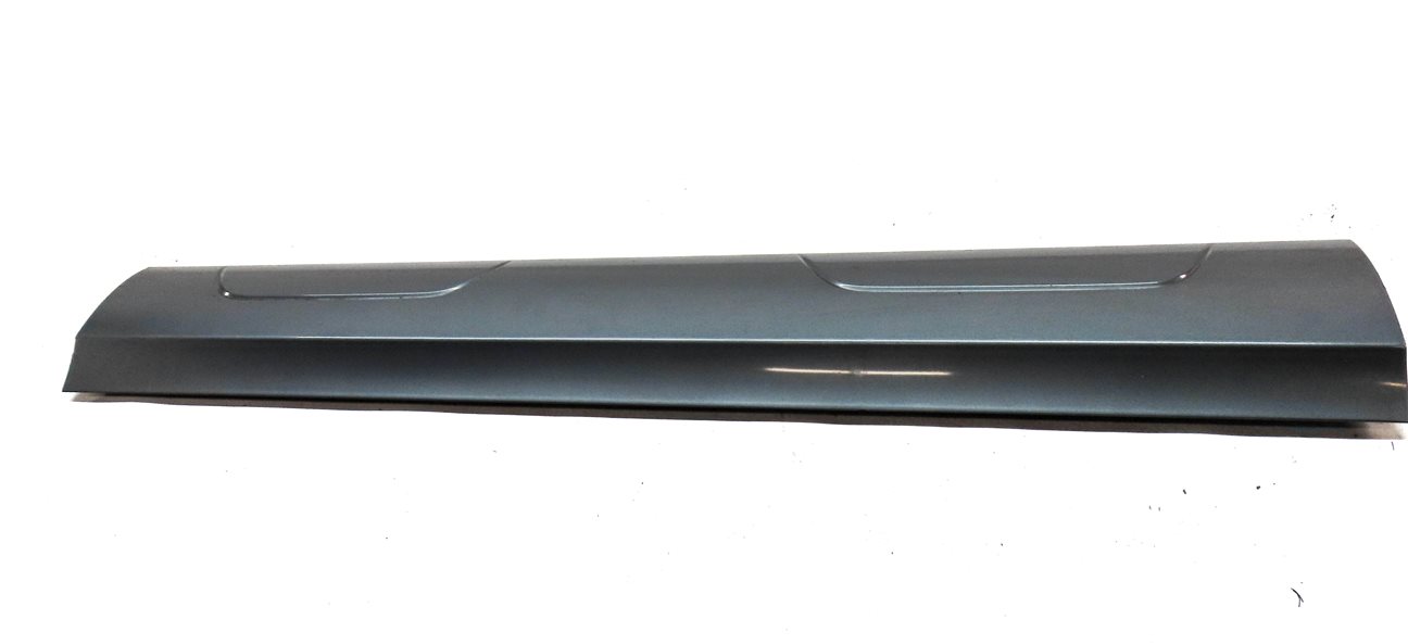 Thumbnail 4: 2015 AUDI Q3 SUV (8U) FRONT RIGHT PASSENGER LOWER DOOR TRIM MOULDING (Gray)