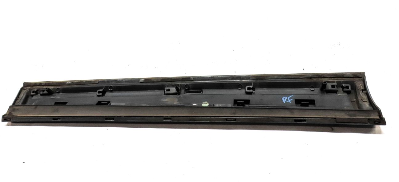 Thumbnail 5: 2015 AUDI Q3 SUV (8U) FRONT RIGHT PASSENGER LOWER DOOR TRIM MOULDING (Gray)