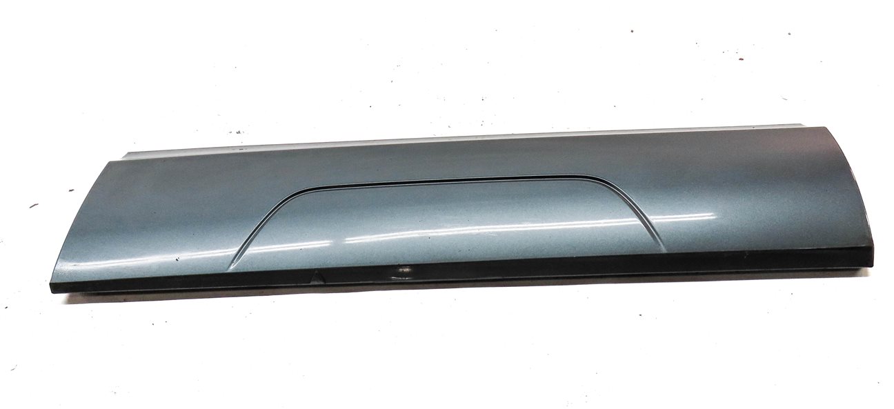 Thumbnail 2: 2015 AUDI Q3 (8U) REAR RIGHT LOWER DOOR MOULDING TRIM PANEL (Gray)