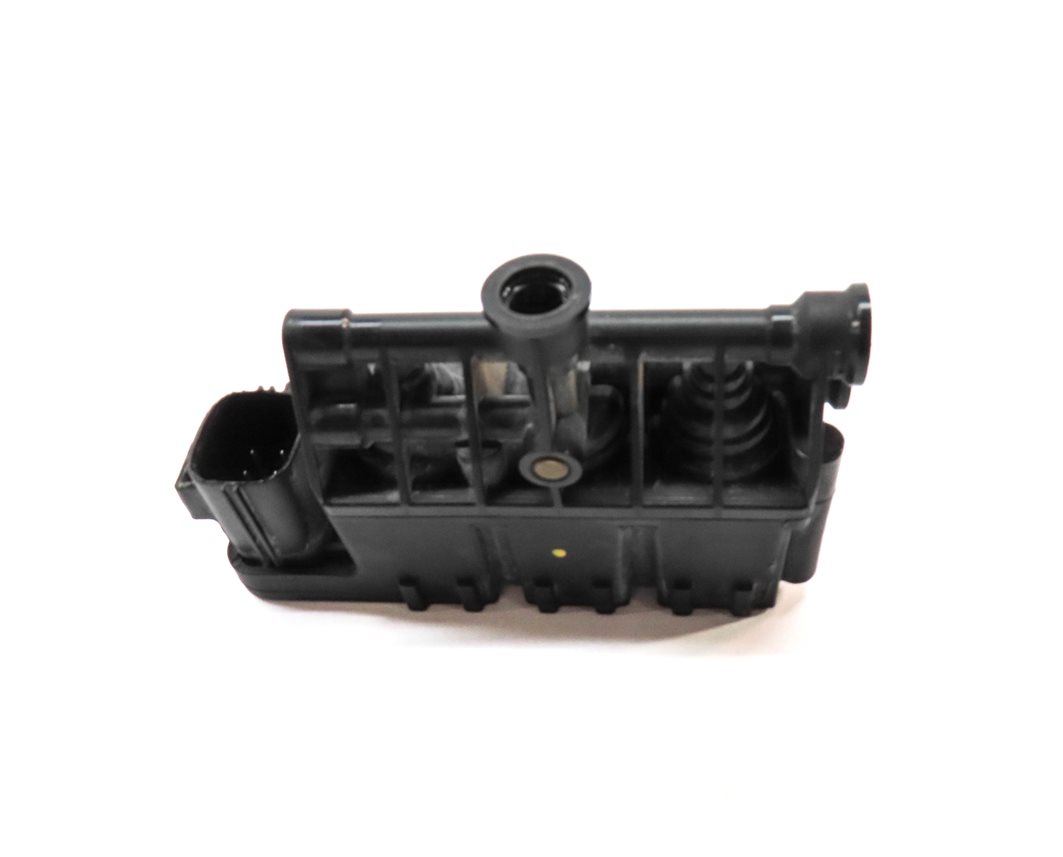 Thumbnail 4: 2010 RANGE ROVER (L322) FRONT AIR SUSPENSION TRANSFER RELIEF VALVE BLOCK