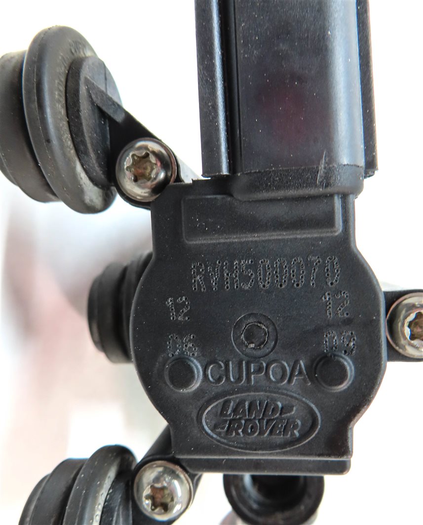 Thumbnail 6: 2010 RANGE ROVER (L322) REAR AIR SUSPENSION TRANSFER RELIEF VALVE BLOCK