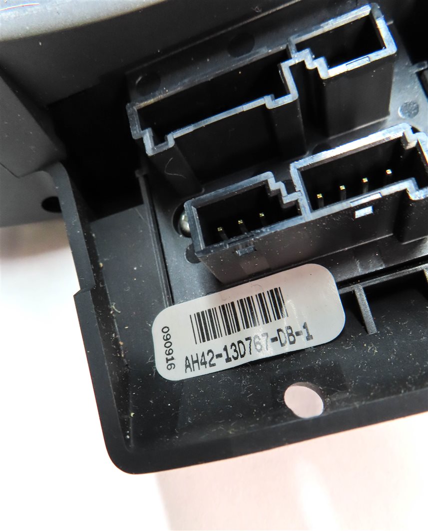 Thumbnail 6: 2010 RANGE ROVER (L322) HEATED STEERING WHEEL PHONE SWITCH BUTTON